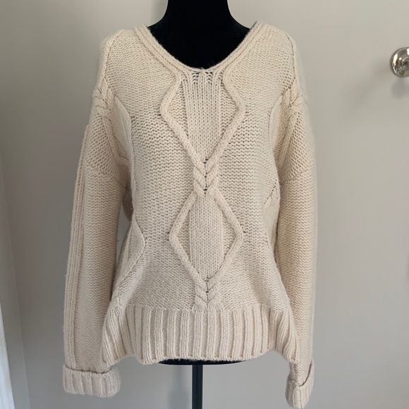 Creme Cable-Knit V-Neck Sweater - Picture 1 of 2